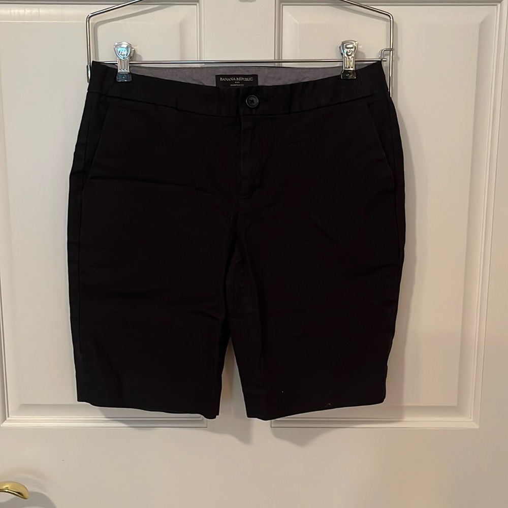 Banana Republic Hampton fit black khaki bermuda shorts size 4